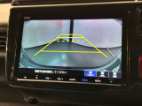 リバースギアに入れるだけで後方の表示へ切り替わります。夜間や雨の日の駐車も楽になりますよ。