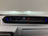 視認性に優れたメーターを採用しており、走行中でも車速や情報が分かりやすく表示されます。運転時の視線移動をむりのない範囲に抑え、快適で安心感のあるドライブをサポートします。