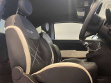 ホワイト&times;ブラックの専用シートはこのモデル専用です。イタリア車は本当に手作りというか職人気質の少量生産の良いものを今日y空してくれます。