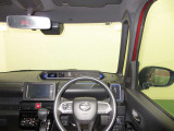 ドライバー目線で、使いやすく安全操作性と良好な視界を実現した運転席です。