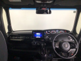 【前方視界】開放的な前方視界!運転がしやすく疲れにくいです♪窓が大きく、見通しがとっても良いおクルマですよ♪