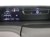 視認性の高いメーター類、安全運転に努められます。