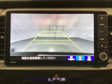 バックでの車庫入れも安心です! リアカメラが付いているバックモニター付のナビを装備しております。操作線もついており距離感も画面から確認できます。