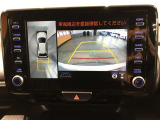 パノラミックビューモニター付きです。車両を上から見たような映像をディスプレイオーディオ画面に表示。運転席からの目視だけでは見にくい、車両周辺の状況をリアルタイムでしっかり確認できます。