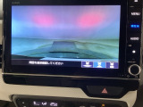 【バックカメラ】運転が苦手な方も車庫入れラクラクです!ギアをリバースに入れれば自動的に切り換わりますので、面倒な操作は不要です♪狭い駐車場もお車を傷つけず安心ですね!