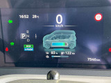 メーター内のカラーディスプレイには運転をサポートするさまざまな情報を表示!瞬間燃費などが表示できます。