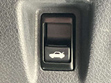 運転席側からトランクルームが開けれます