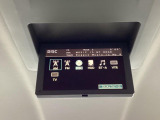 【フリップダウンモニター】大画面モニターで後席でもエンタメをお楽しみいただけます。小さなお子様にも大人気の装備です♪