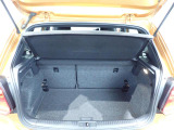 荷室は荷物を隠せるトノカバー付!充分な荷室の広さです!