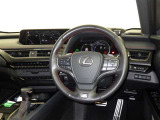 運転席まわりです。 各操作スイッチは使いやすい位置に配置されてます。