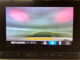 【バックカメラ】運転が苦手な方も車庫入れラクラクです!ギアをリバースに入れれば自動的に切り換わりますので、面倒な操作は不要です♪狭い駐車場もお車を傷つけず安心ですね!