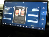 運転席・助手席にはシートヒーター機能が内蔵されています。暖房が効いてくる前に暖かくなる嬉しい装備です。