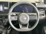 インテリアに合わせたデザインのステアリングは、運転される方のことも考え、運転しやすい形状、大きさです。是非一度、実際に触ってお確かめください。