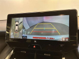 バックギアに入れて頂きますと、この様に後方が映し出されます!最終の確認はご自分の目と耳で必ず行ってください!安全第一で♪