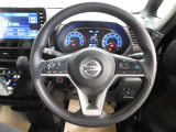 運転が楽しくなる明るく開放的な運転席まわりです。