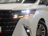 LEDヘッドライトです。デザイン性がよくとても明るいので、夜間の走行や悪天候でも安心です。しかも長寿命!