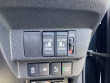 パワースライドドアの開閉はスマートキーのリモコンやドアノブは勿論、運転席側のスイッチ操作でも開閉ができ、安全・簡単です