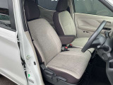 長時間の運転でも疲れにくいシートです。