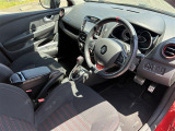フランス車ならではのオシャレな内装がオススメです!