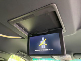 【フリップダウンモニター】大画面モニターで後席でもエンタメをお楽しみいただけます。小さなお子様にも大人気の装備です♪