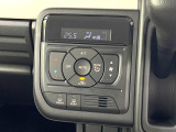 【オートエアコン】一度お好みの温度に設定すれば、車内の温度を検知し風量や温度を自動で調整。暑い&hellip;寒い&hellip;と何度もスイッチ操作をする必要はありません。快適な車内空間には必須の機能ですね♪