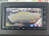 【バックモニター】後ろのカメラの映像をモニターに映し出すことができます。後方の見えない死角や、障害物との距離感をしっかり確認することができます。駐車が苦手な方におすすめです。