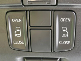 【両側スライドドア】駐車場で隣の車との間隔が狭く乗りにくい時、スライドドアなら安心!ドアオープン時も幅を取らず、開口部が広いので乗り降りがとっても簡単です。大きな荷物の出し入れも後席から可能♪