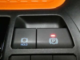 電動パーキングブレーキを搭載。スイッチ操作でパーキングブレーキを作動・解除することができるので操作の力が不要です。