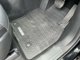 オールウェザーマットはゴム製なので汚れたら水で簡単に洗うことができます。