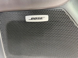 【BOSEサウンドシステム】メーカーオプションの高品位サウンドシステムを搭載。専用のチューニングが施された大小様々なスピーカーから良質なサウンドが奏でられ、臨場感あふれる音響空間を演出します。