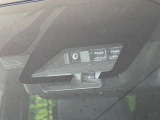 【トヨタセーフティセンス】走行中に前方の車両等を認識し、衝突しそうな時は警報とブレーキで衝突回避と被害軽減をアシスト。より安全にドライブをお楽しみいただけます。