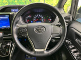 【純正革巻きステアリング】上質な革を使用することで、手にしっかり馴染みとても運転しやすいハンドルです♪