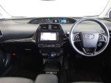 運転席は見晴らしが良く、運転しやすいレイアウトになっています。