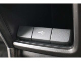 USBオーディオ用ソケットがついていますので携帯電話などを接続すれば音楽等の再生が可能です!