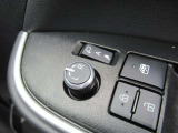 駐車時や狭い道でのすれ違い時に気を使うミラー。電動格納式ドアミラーはそんな時に便利です。