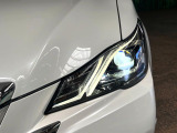 【LEDヘッドライト】悪天候や夜間走行時も良好な視界を確保し安心して運転できる高輝度LEDヘッドライトを装備!点灯速度が早く、消費電力も抑えられています。
