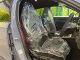 【登録済未使用車】運転席シート廻りは使用感もほぼなく、良好な状態となっています。当店では耐摩耗性にすぐれた内装のコーティングなどもご案内可能です。是非ご相談ください♪