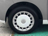 オシャレは足元から。14インチフルホイールキャップはいてます。