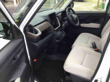 私どもはダイハツ正規ディーラー店舗となります。メーカー保証はもちろん中古車保証も全国最寄りのダイハツ正規ディーラーにてご利用いただけます(一部除く)