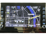 スマホやiPhoneと連携し、対応アプリを表示させて使うディスプレイオーディオ。TCナビキットを装着。CD・DVD対応です。ナビ連動のETC2.0搭載。利用日や料金の確認がモニターで出来て便利ですよ。