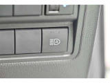 オートマチックハイビームとは、先行車や対向車のライトを認識し、ハイビームとロービームを自動で切り替える機能です。夜道の視界を確保します。詳細は販売店スタッフまでおたずねください。