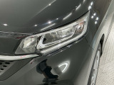 LEDヘッドライトは、点灯の瞬間から最大光量を発揮し、突然暗くなるトンネルなどでの安定感を高めます。