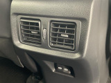 【 後席エアコン 】後席にもエアコンがついておりますので、車内全体を快適な温度に調節いただけます♪