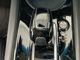 オートマチックシフトレバーは、手になじみ操作しやすい形状で安全運転にもつながります♪