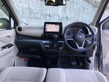 運転席からの視界が左右に広く隅々まではっきりと見渡せます。クルマの前端も把握しやすく安心して運転できます。