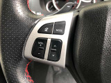ステアリングスイッチでオーディオ操作が可能。運転に集中しつつ、音楽ソースのコントロールが可能。