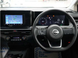 運転にかかわる様々な操作を安全に行えるように視点移動が少なく、操作性に配慮されたスイッチ類が凝縮されたコクピットです。