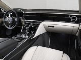 オプションはツーリングスペックムードライティングスペックBentley ダイナミックライドとエレクトリッイルミネートFlyingB ラジエータ-マスコット-ブラックグロスが装着されています。