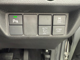 [ VSA (ABS+TCS+横すべり抑制) ]すべりやすい道や、障害物・割り込み車を避けるため急ハンドルを切った時に起こりがちなクルマの姿勢の乱れを抑制し、運転にゆとりをもたらします。