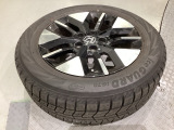 当社にてデモ走行時に装着していたワンシーズン使用の中古スタットレスタイヤ+ホイール4本セットを用意致しました。(2025年製、タイヤ+ホイールは現状渡し、保証対象外です)